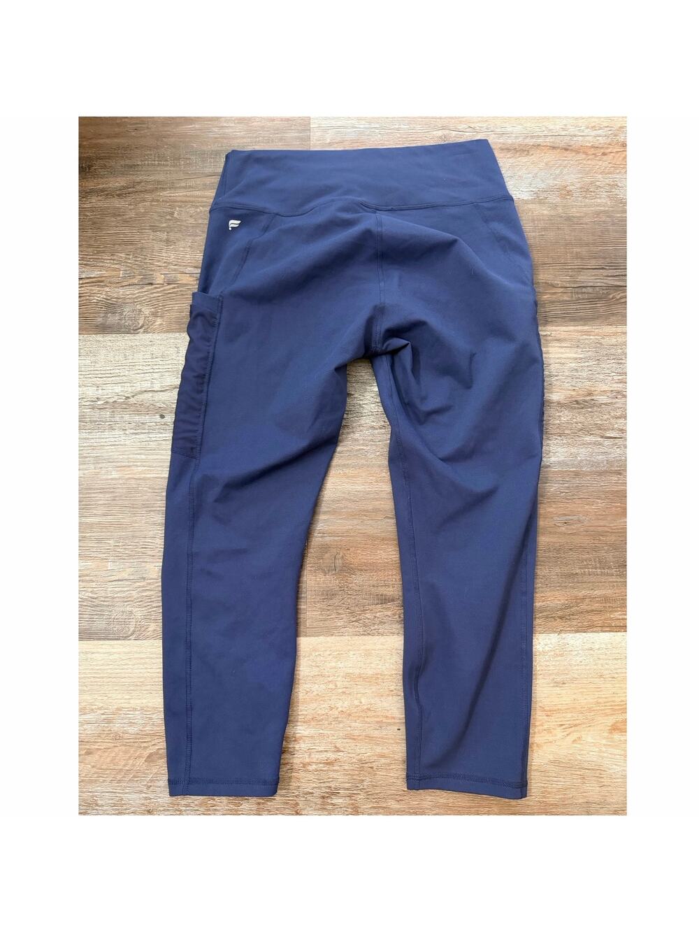 Fabletics Powerhold pocket leggings women's size Medium in navy 20in inseam EUC